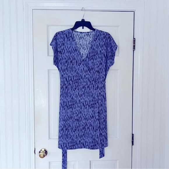 Nine West Faux Wrap Dress. Size Medium - Picture 5 of 6